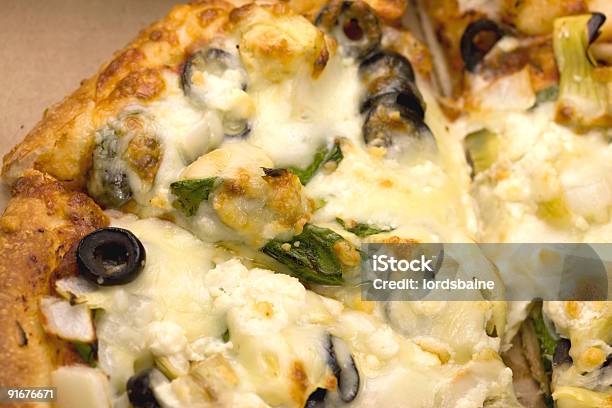 Pizza Vegetariana - Fotografias de stock e mais imagens de Alcachofra - Alcachofra, Assado no Forno, Azeitona