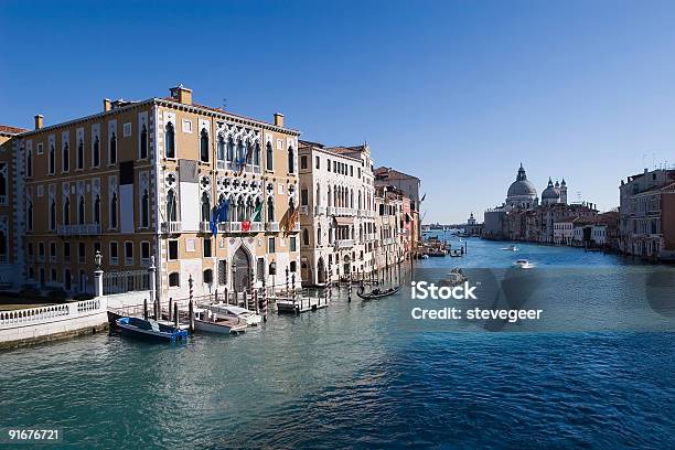 Vista Dal Ponte Dellaccademia Sul Canal Grande Venezia - Fotografie stock e altre immagini di Ambientazione esterna
