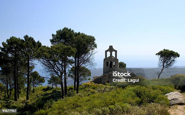 Santa Helena De Rodes Cataluña Foto de stock y más banco de imágenes de Abandonado - Abandonado, Aire libre, Aislado