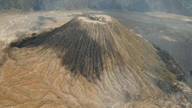 istock Volcano with a crater. Jawa, Indonesia 916782212