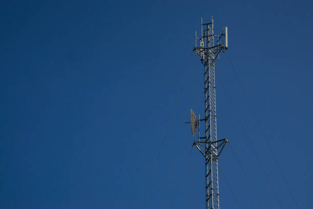 istock Mobile antenna arrays showing structure and designs. 916782922
