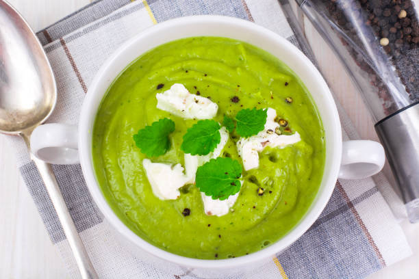 istock Vegetarian broccoli puree soup with mint 916807458