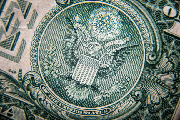 istock US Dollar bill, super macro, close up photo 916814614