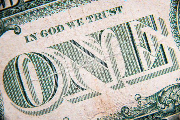 istock US Dollar bill, super macro, close up photo 916814616