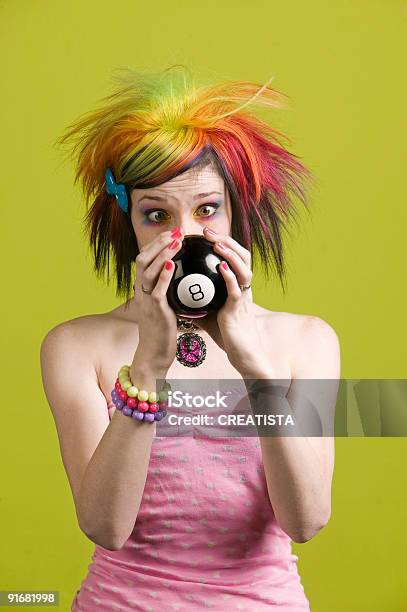 Foto de Punk Mulher Com Leitura O Futuro e mais fotos de stock de Cartomancia - Cartomancia, Adulto, Azul