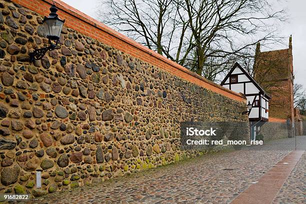 Historische Townwall In Deutschland Stockfoto und mehr Bilder von Mecklenburger Seenplatte - Mecklenburger Seenplatte, Balkengerüst, Deutschland