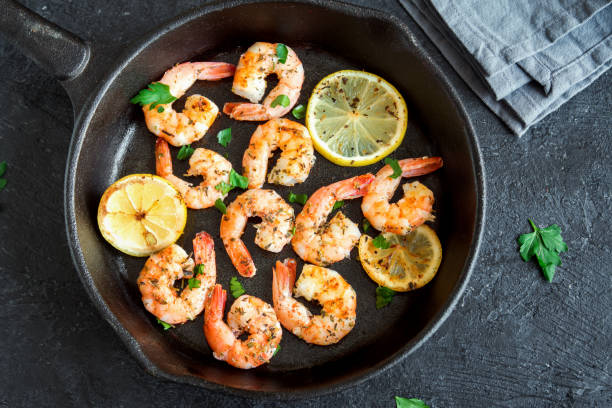 istock Roasted shrimps with lemon, garlic 916833004