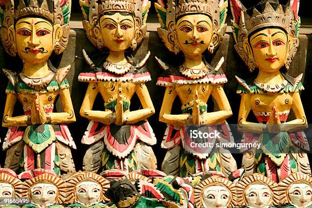 Wood Carving Balinés Puppets Bali Indonesia Foto de stock y más banco de imágenes de Arte - Arte, Arte tribal, Arte y artesanía