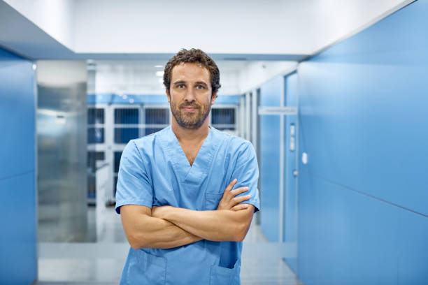 istock Veterinarian standing arms crossed in corridor 916855668