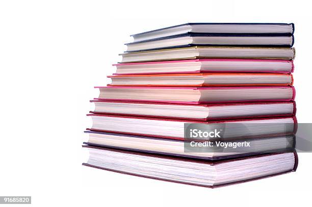 Pila De Libro De Tapas Duras Foto de stock y más banco de imágenes de Aprender - Aprender, Biblioteca, Ciencia