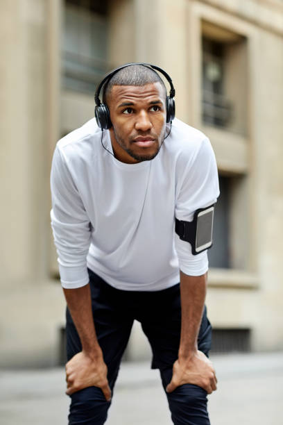 istock Sporty man bending with his hands on knees 916859208