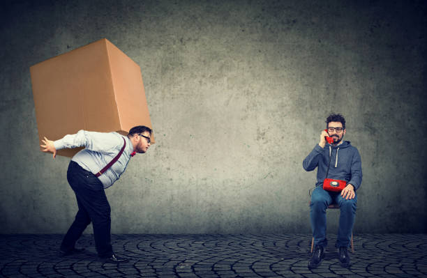 istock Chunky man delivering box to man 916865750