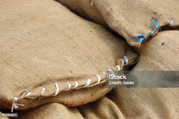 Foto de Pilha De Sacos Aniagem De Cânhamo e mais fotos de stock de Saco - Bolsa - Saco - Bolsa, Amarrar, Aniagem de Cânhamo