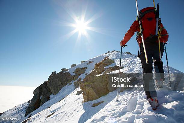 Climber - Fotografie stock e altre immagini di Alpinismo - Alpinismo, Sci - Sci e snowboard, Vista posteriore