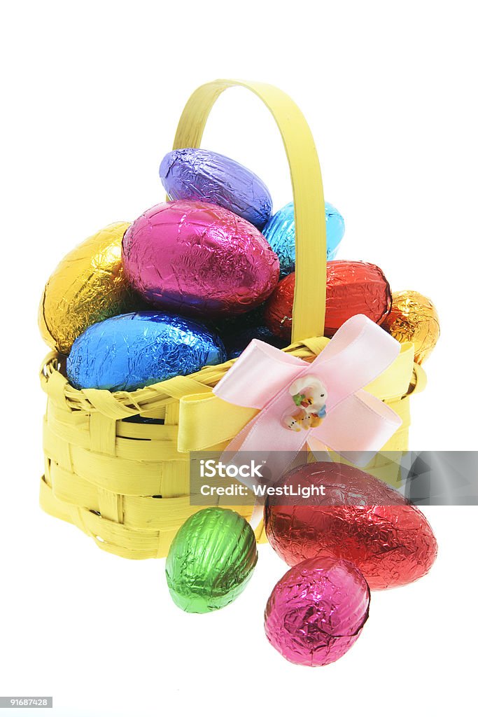 Uova di Pasqua nel cestello - Foto stock royalty-free di Alimentazione non salutare