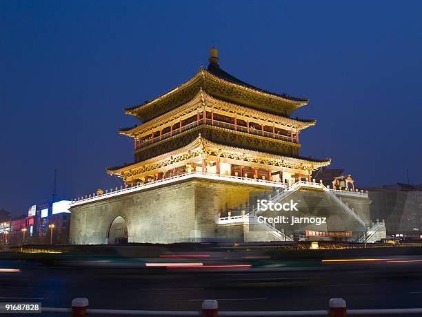 Foto de Vista Noturna Da Torre Do Sino De Xian e mais fotos de stock de Arcaico - Arcaico, Arquitetura, Budismo