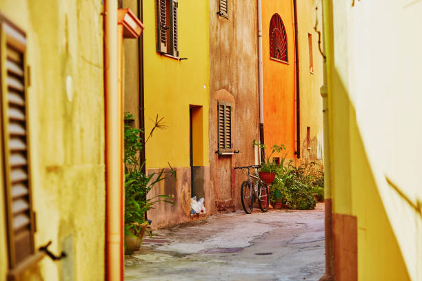Bunte Häuser in einer Straße von Bosa, Sardinien, Italien – Foto