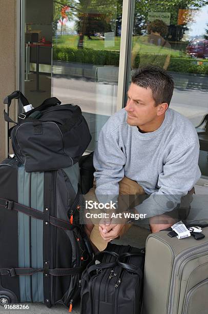 Foto de Esperando Pacientemente e mais fotos de stock de 30 Anos - 30 Anos, 30-34 Anos, 35-39 Anos