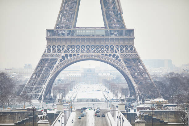 istock Scenic view of Eiffel tower on snowy day 916884470