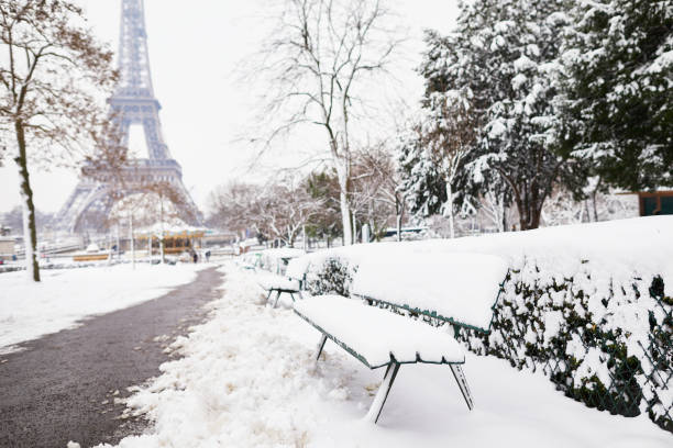 istock Scenic view of Eiffel tower on snowy day 916884872
