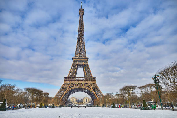 istock Scenic view of Eiffel tower on snowy day 916884946