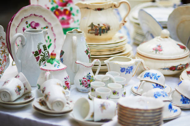 istock Cups and jugs on a flea market 916886322
