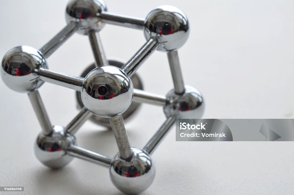 Molécula De Hierro De Acero Inoxidable Foto de stock y más banco de imágenes de Esfera - Esfera, Hierro, Molécula - iStock