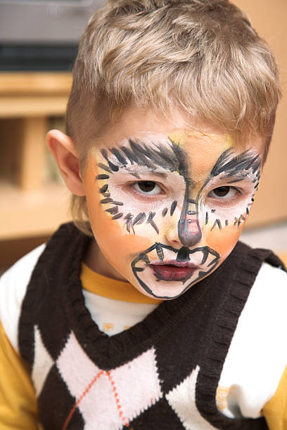 le garçon et un maquillage - face paint child animal little boys photos et images de collection