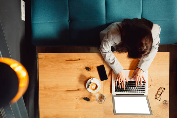 istock Top angle view of brunette businesswoman while working on a computer. 916895374