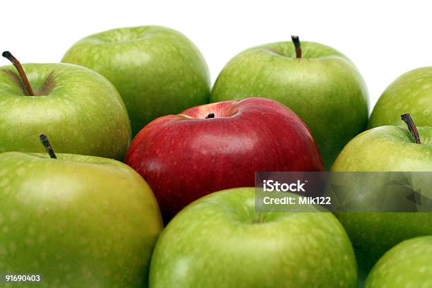 Separación Conceptos Con Manzanas Foto de stock y más banco de imágenes de Manzana - Manzana, Salirse de lo normal, Alimento