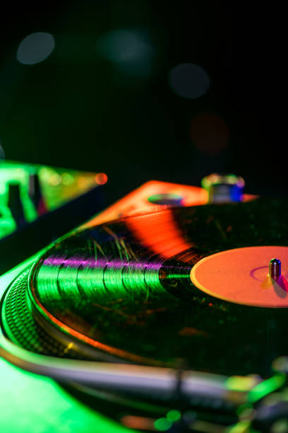 istock sound mixer and vinyl 916907412
