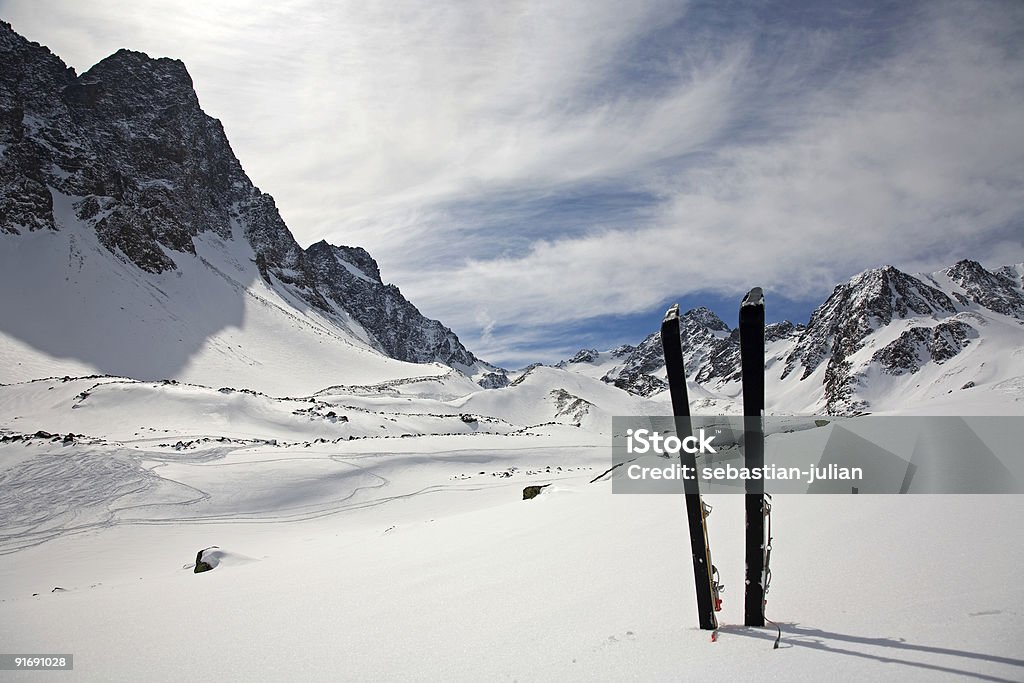 Montagna neve-sci sul - Foto stock royalty-free di Alpi