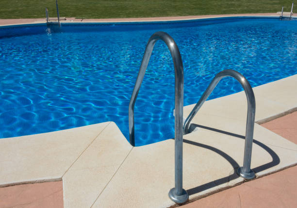 istock Steel staircase leading into swimming pool 916925532