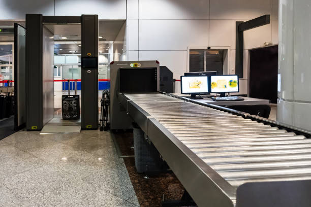 istock scan hand luggage at airport terminal. 916927890
