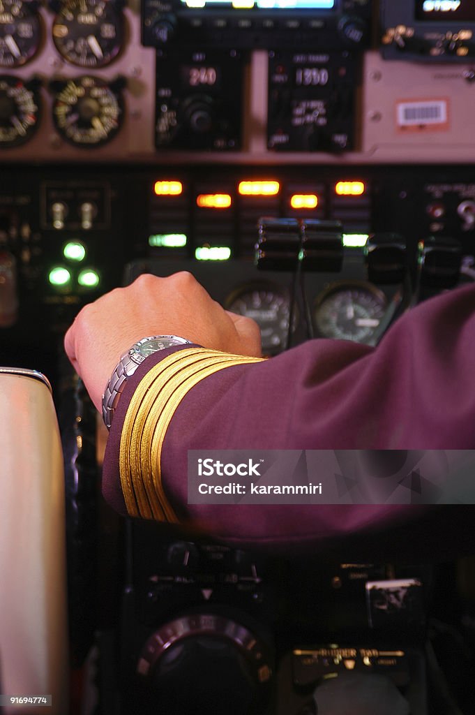 Pilota pronto per decollare - Foto stock royalty-free di Aereo di linea