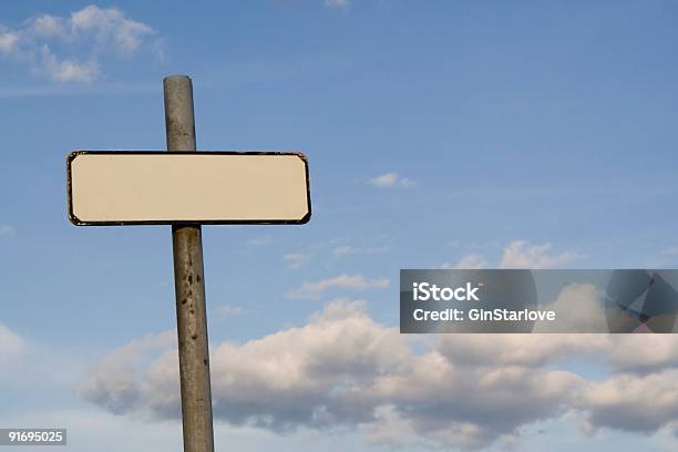 Leere Schild Und Der Sky Stockfoto und mehr Bilder von Straßenschild - Straßenschild, Blau, Farbbild