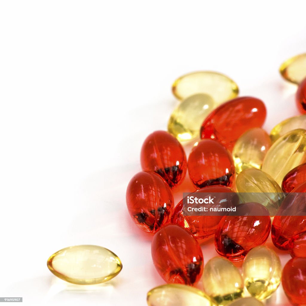 Giallo e rosso pillole - Foto stock royalty-free di Bianco