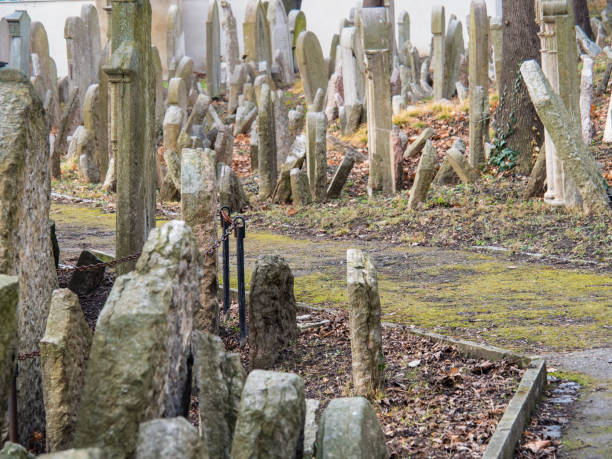 istock Old Jewish Cemetery from 1787, Prague 916963028
