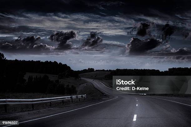 Estrada - Fotografias de stock e mais imagens de Alfalto - Alfalto, Ao Ar Livre, Cena Não Urbana