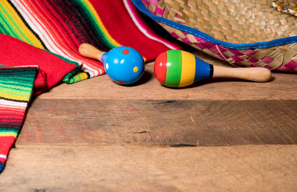 istock Cinco de Mayo background on wooden boards 916965682