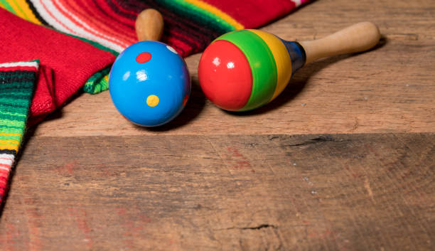 istock Cinco de Mayo background on wooden boards 916966130