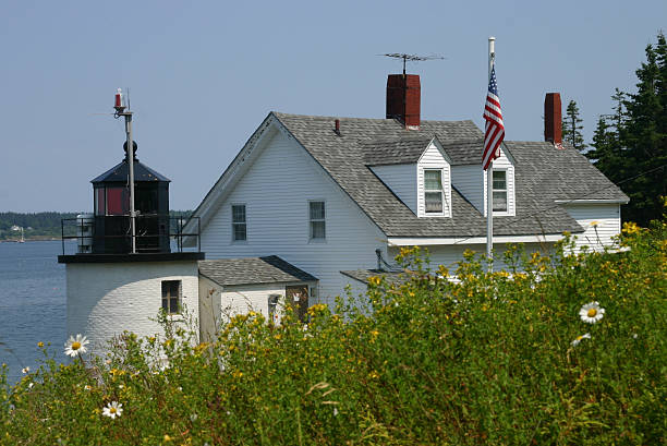 lipca rano w brązowy head lighthouse - lighthouse landscape maine sea zdjęcia i obrazy z banku zdjęć