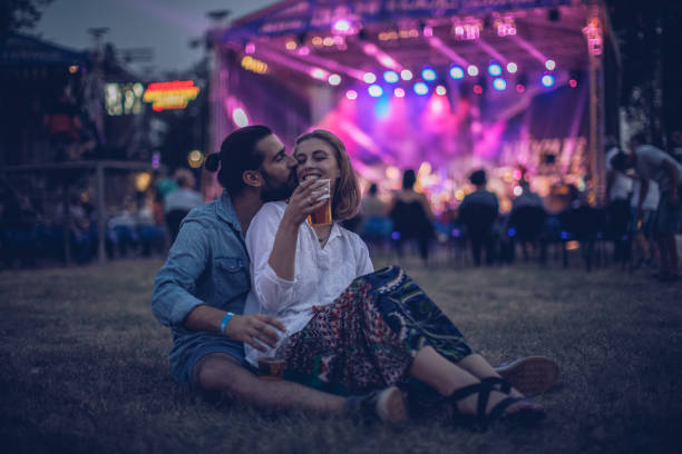 istock Couple on concert 916979116