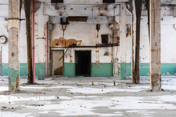 istock Abandoned room. The old warehouse. Chapped walls and concrete. 916986254