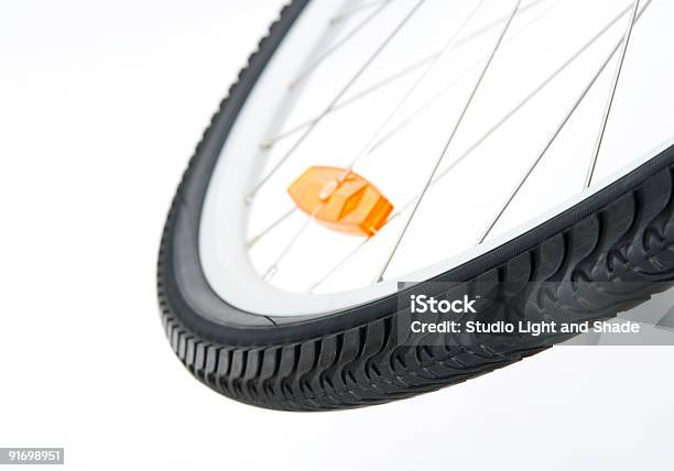 Koło Roweru Z Orange Reflektor - zdjęcia stockowe i więcej obrazów Bez ludzi - Bez ludzi, Bicykl, Bliskie zbliżenie