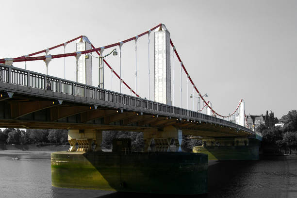 istock Chelsea Bridge - London 916990080