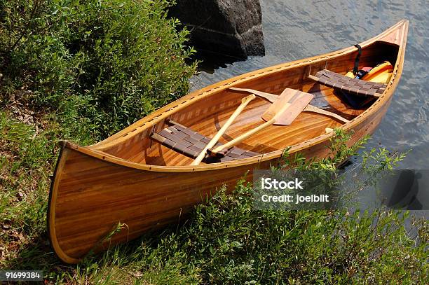 Produzida À Mão Cedar Tira Canoa - Fotografias de stock e mais imagens de Ao Ar Livre - Ao Ar Livre, Proa, Assento