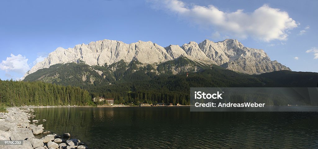 Zugspitze, Waxensteine und Lac Eibsee im Wettersteingebirge - Photo de Activité de loisirs libre de droits