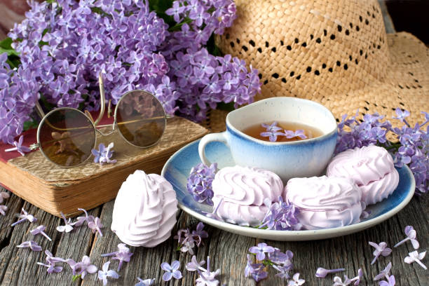 istock Still life with lilac flowers 917003874