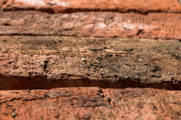 textur der zeile aus roten ziegelstein - corner stone wall brick stock-fotos und bilder